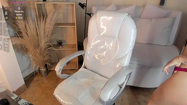 Amy Kiitty  online show from January 21, 8:00 pm