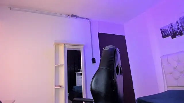 Amy Kiitty  online show from October 16, 12:50 pm