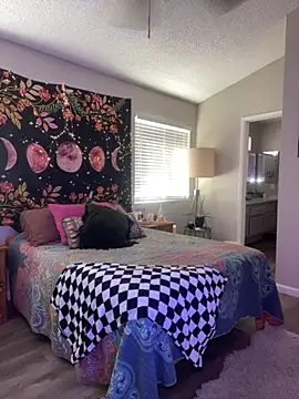 GoldieBakeman online show from October 6, 3:53 pm