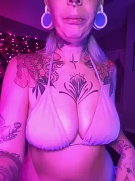 GoldieBakeman online show from November 10, 5:45 pm