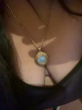 Snapshot of Cameelia chatting on September 15, 2:22 am Cameelia online show from September 15, 2:22 am