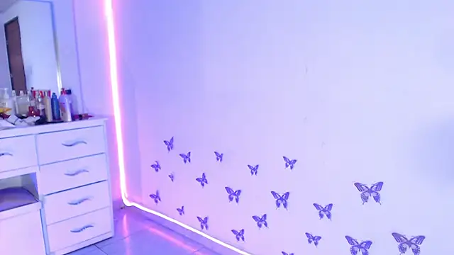 April sexycurvi online show from March 17, 7:55 am