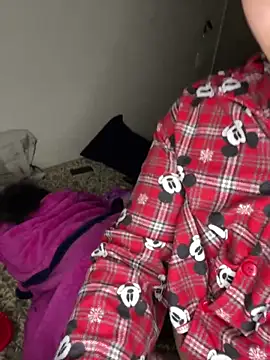 gamingcouple420 online show from December 22, 11:57 pm