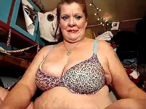 Snapshot of Fantasymaid80 chatting on January 12, 7:32 am Fantasymaid80 online show from January 12, 7:32 am