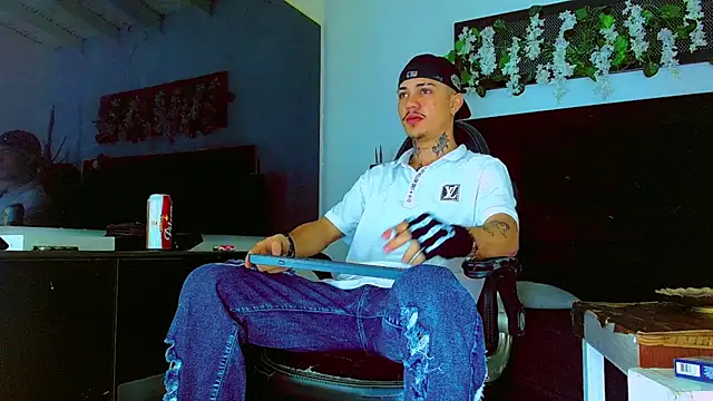 HannibalLester online show from April 10, 4:06 am