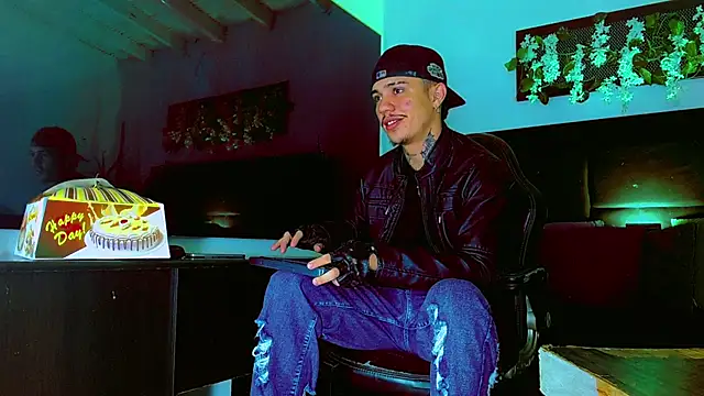 HannibalLester online show from April 18, 3:21 am