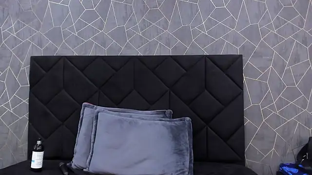 NicoleJonss online show from March 13, 6:16 am