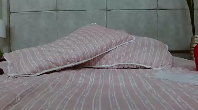 sweet amalia4 online show from March 13, 9:05 pm