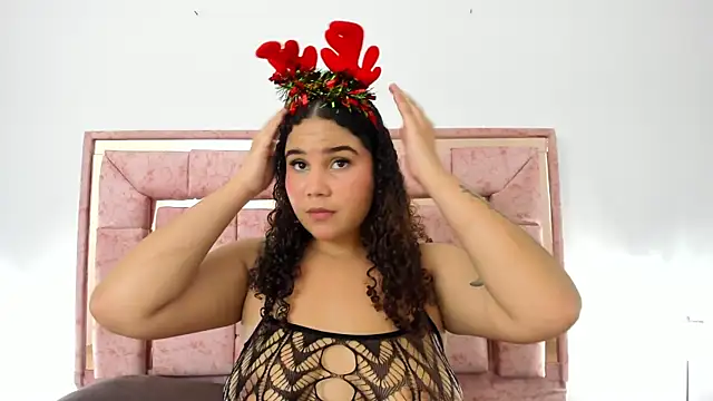 zoee lovv online show from December 18, 3:15 am