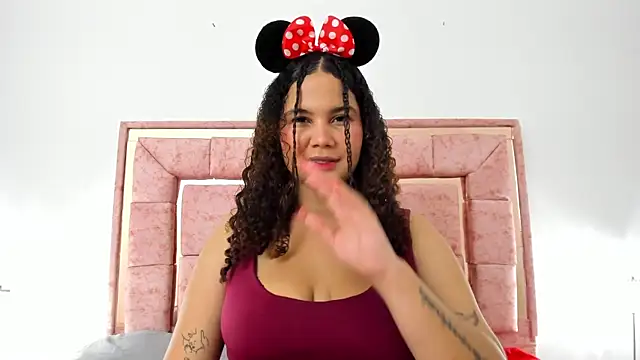 zoee lovv online show from January 16, 6:25 am