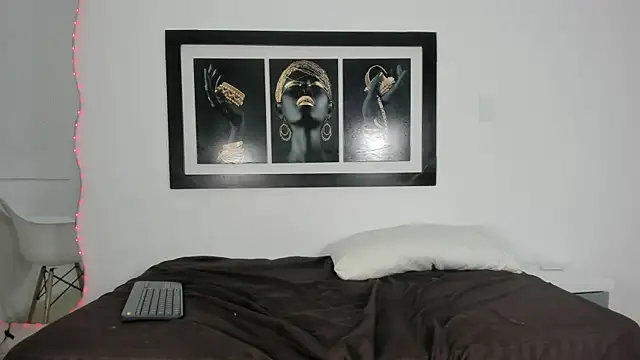 zoee lovv online show from September 18, 3:08 am