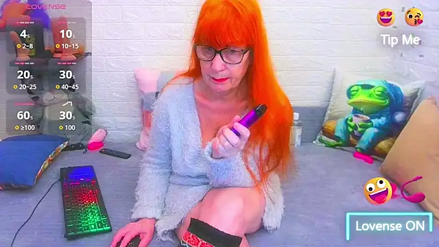 RedHousewife online show from January 12, 1:05 pm