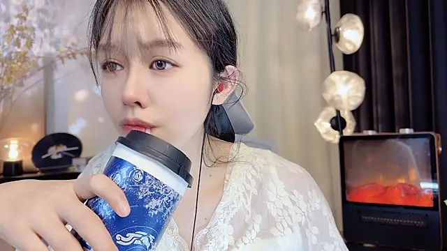 xiaodaibabyy online show from January 12, 1:37 pm