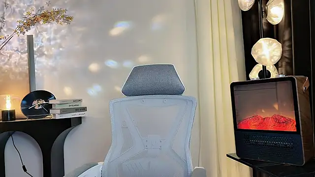 xiaodaibabyy online show from February 20, 1:19 pm