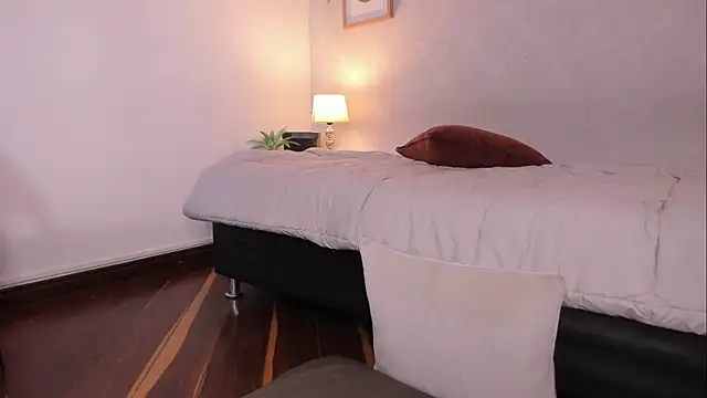 Snapshot of Caroline_dh chatting on July 6, 11:40 am Caroline dh online show from July 6, 11:40 am