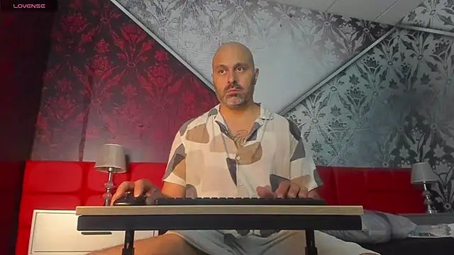 Snapshot of Gabriel_Harmant chatting on December 4, 11:30 am Gabriel Harmant online show from December 4, 11:30 am