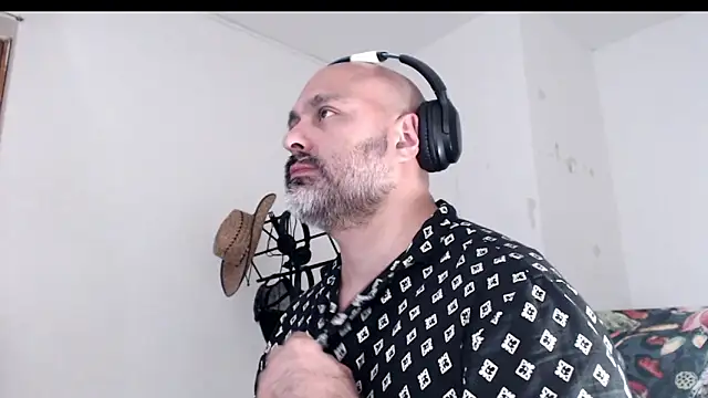Snapshot of Gabriel_Harmant chatting on January 8, 6:21 pm Gabriel Harmant online show from January 8, 6:21 pm
