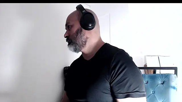 Snapshot of Gabriel_Harmant chatting on February 4, 2:23 pm Gabriel Harmant online show from February 4, 2:23 pm
