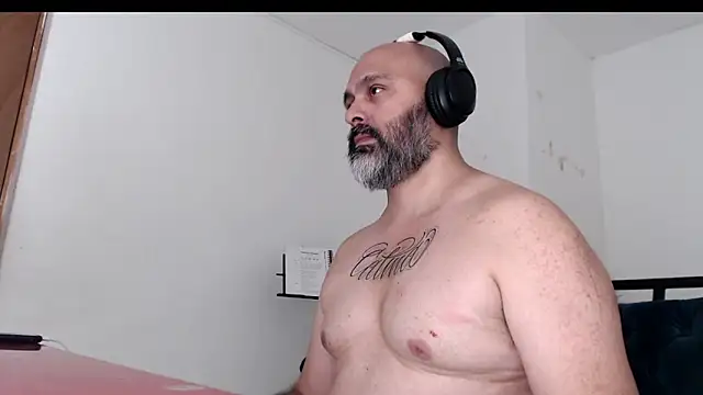 Snapshot of Gabriel_Harmant chatting on February 6, 2:31 pm Gabriel Harmant online show from February 6, 2:31 pm