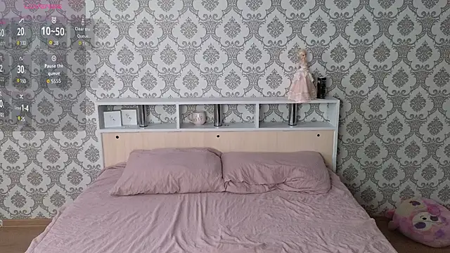 Snapshot of Betty_Blamee chatting on February 21, 9:21 am Betty Blamee online show from February 21, 9:21 am