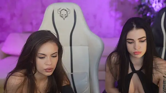 Julia  Star  online show from March 11, 2:40 pm