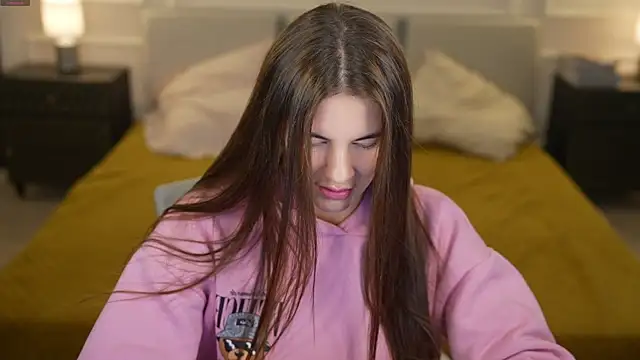 Julia  Star  online show from September 27, 8:30 am