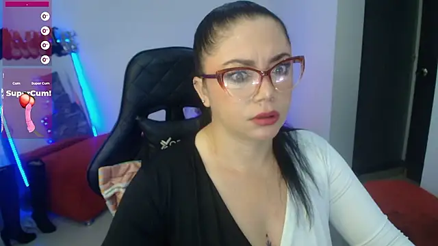 Snapshot of Madame_Shein_ chatting on December 6, 9:21 am Madame Shein online show from December 6, 9:21 am