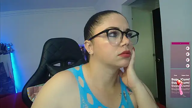 Snapshot of Madame_Shein_ chatting on December 21, 10:19 pm Madame Shein online show from December 21, 10:19 pm