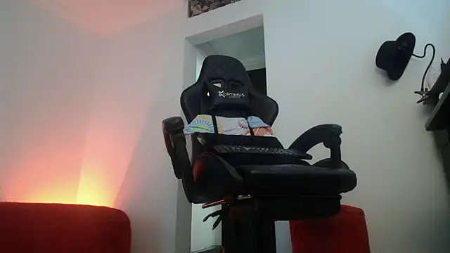 Snapshot of Madame_Shein_ chatting on February 28, 3:37 pm Madame Shein online show from February 28, 3:37 pm