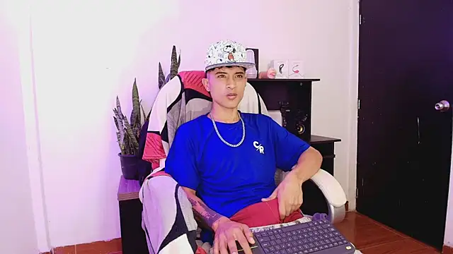 Snapshot of Edward_Milleer chatting on November 5, 3:56 pm Edward Milleer online show from November 5, 3:56 pm