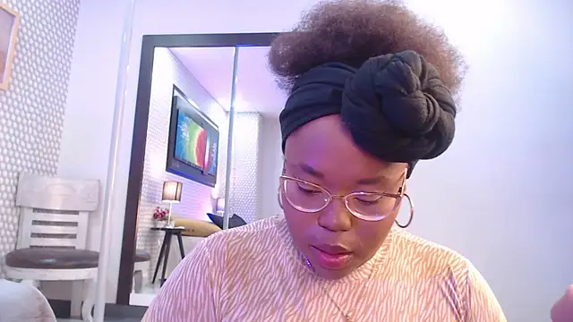 Snapshot of Makena_gh chatting on February 25, 3:52 am Makena gh online show from February 25, 3:52 am