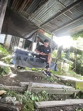 Jestebanano online show from April 4, 2:25 pm