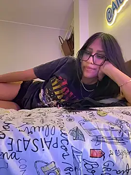 AleFantasy0001 online show from April 8, 5:18 am