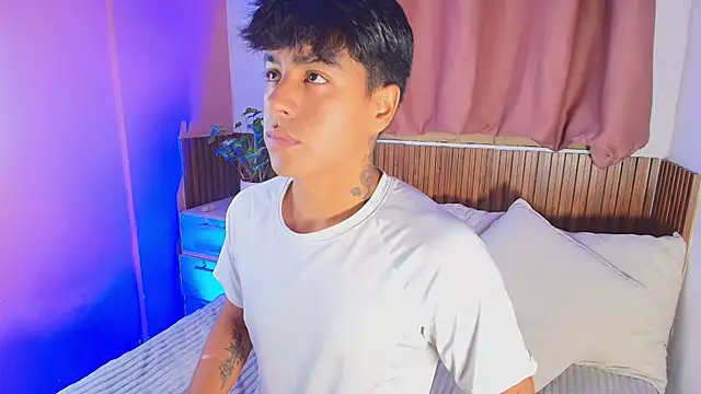 kiing azahell online show from April 18, 11:16 pm