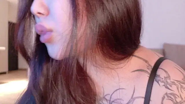 Yuriko May online show from November 14, 4:06 pm