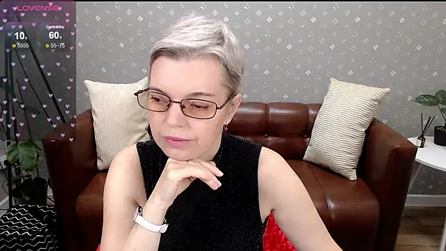 Snapshot of Cutie_Erikaa1 chatting on October 14, 2:12 am Cutie Erikaa1 online show from October 14, 2:12 am