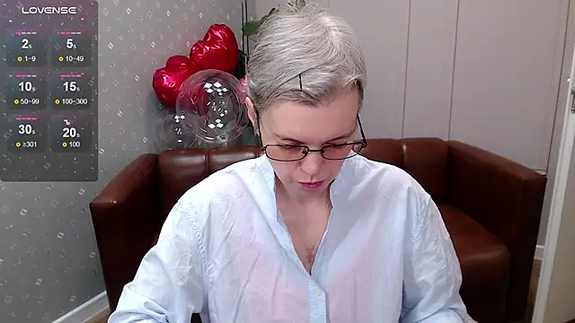 Cutie Erikaa1 online show from February 24, 2:09 am