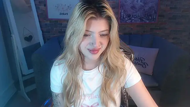 Snapshot of Kitty_fox_b chatting on January 10, 12:58 pm Kitty fox b online show from January 10, 12:58 pm
