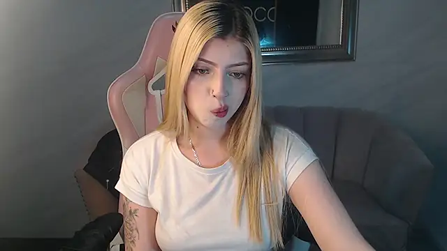 Snapshot of Kitty_fox_b chatting on January 14, 6:49 pm Kitty fox b online show from January 14, 6:49 pm