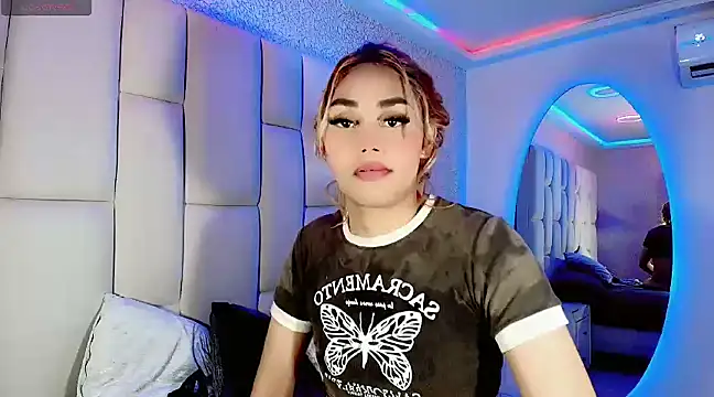 Snapshot of Hallyhott chatting on March 9, 10:30 am Hallyhott online show from March 9, 10:30 am