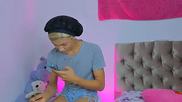 StassieBell online show from March 5, 7:38 am