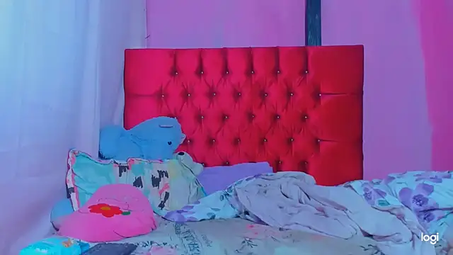 StassieBell online show from March 18, 9:45 am