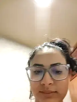 aleejhandraa online show from October 23, 6:50 pm