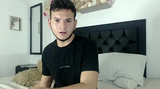 Snapshot of Latin_Boy24 chatting on February 12, 4:44 am Latin Boy24 online show from February 12, 4:44 am