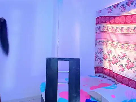 Snapshot of Mystickittyy_ chatting on March 22, 4:21 pm Mystickittyy online show from March 22, 4:21 pm