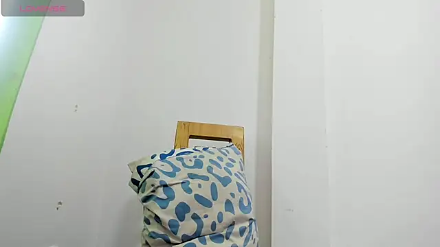 Snapshot of Kayla_sofip01 chatting on December 8, 8:04 pm Kayla sofip01 online show from December 8, 8:04 pm