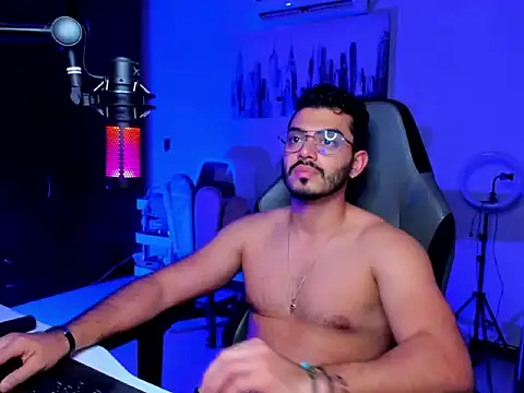 Snapshot of BrunoD31 chatting on January 31, 9:02 pm BrunoD31 online show from January 31, 9:02 pm