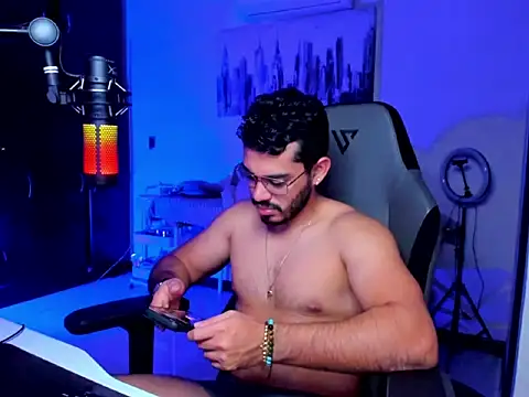 Snapshot of BrunoD31 chatting on February 8, 5:22 am BrunoD31 online show from February 8, 5:22 am