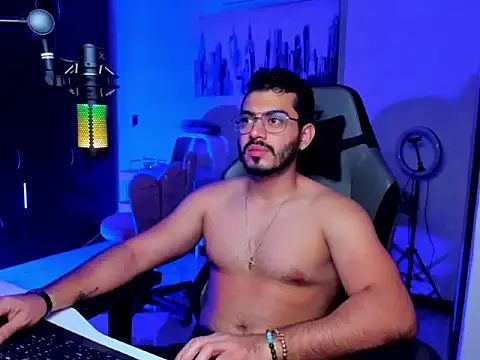 Snapshot of BrunoD31 chatting on February 10, 3:21 am BrunoD31 online show from February 10, 3:21 am