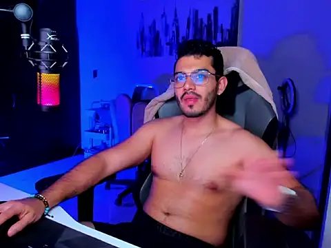 Snapshot of BrunoD31 chatting on February 14, 4:42 am BrunoD31 online show from February 14, 4:42 am